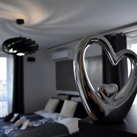 Apartament Night Premium Krasków Eksteriør bilde