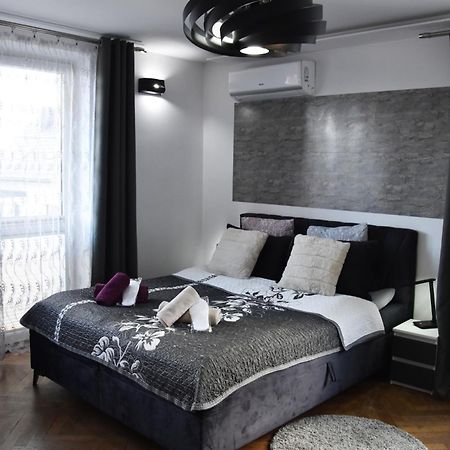 Apartament Night Premium Krasków Eksteriør bilde